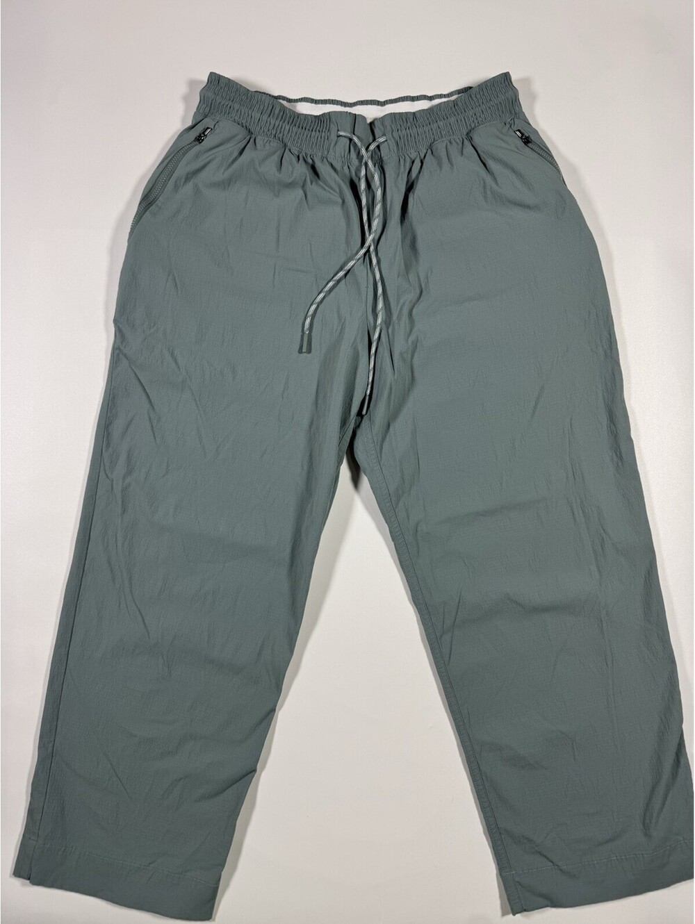 Athleta Trekkie Straight Crop Pants Women 8 Green Hiking Travel Stretch